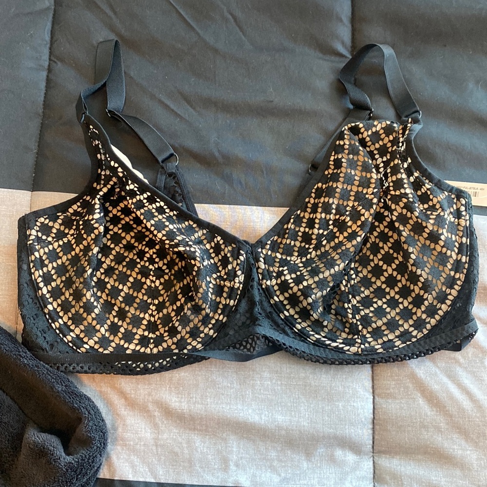 Black lace bra